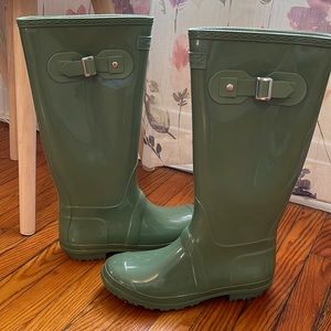 Rubber rain boots, like new 🍃